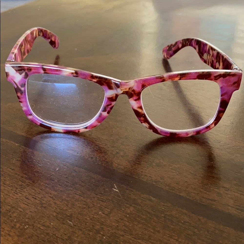 Betsy Johnson 1.50 readers
